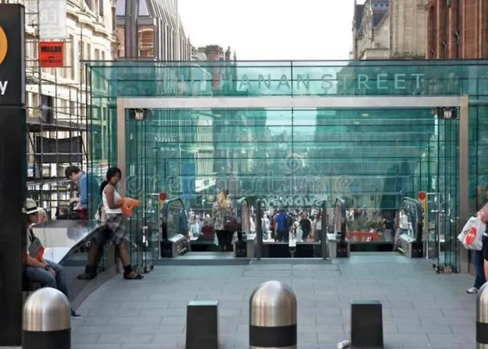 Designer Penthouse With Riverviews - G1 Centre, 3 Bedrooms, 2 Bathrooms, 1 Living / Kitchen. Full Floor, Wrap Around Terrace, Panoramic Views, Off Station / Buchanan Street *