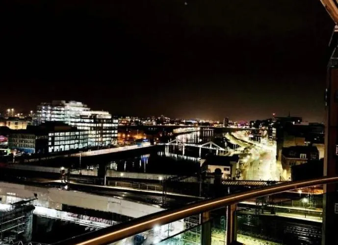 Designer Penthouse With Riverviews - G1 Centre, 3 Bedrooms, 2 Bathrooms, 1 Living / Kitchen. Full Floor, Wrap Around Terrace, Panoramic Views, Off Station / Buchanan Street * Glasgow