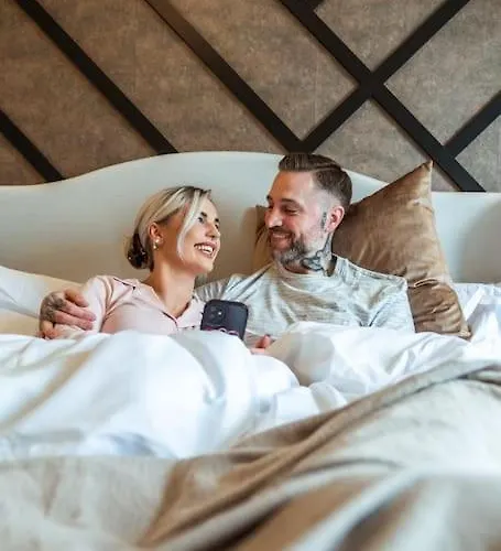 The Devonshire - Your 5 Star West End Stay!