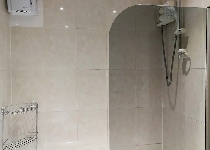 Private Double Bedroom In Centre *