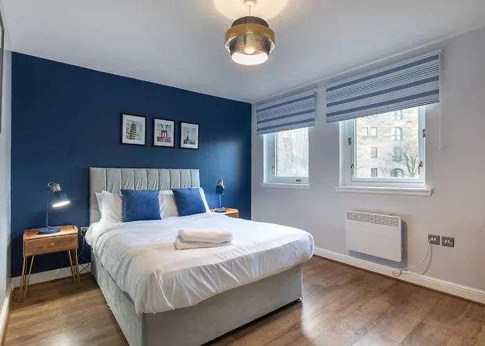 ** Modern Merchant 1 Bed With Free Parking ** * Glasgow