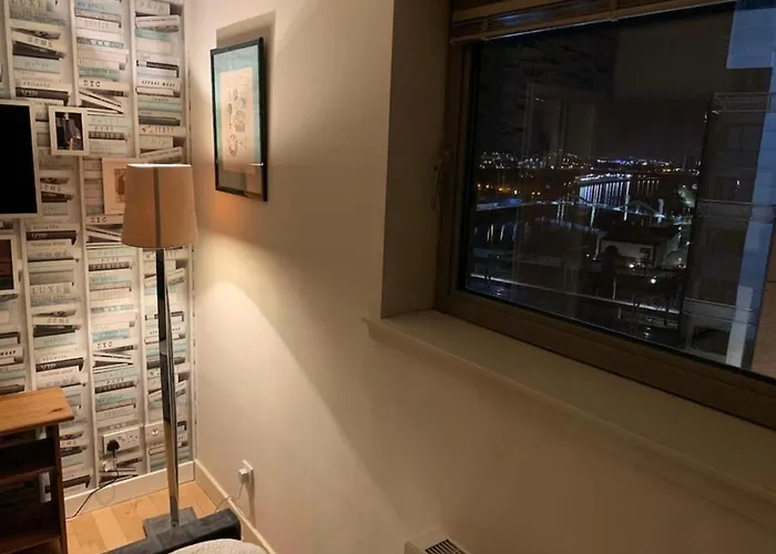 Apartament Designer Penthouse With Riverviews - G1 Centre, 3 Bedrooms, 2 Bathrooms, 1 Living / Kitchen. Full Floor, Wrap Around Terrace, Panoramic Views, Off Station / Buchanan Street Glasgow