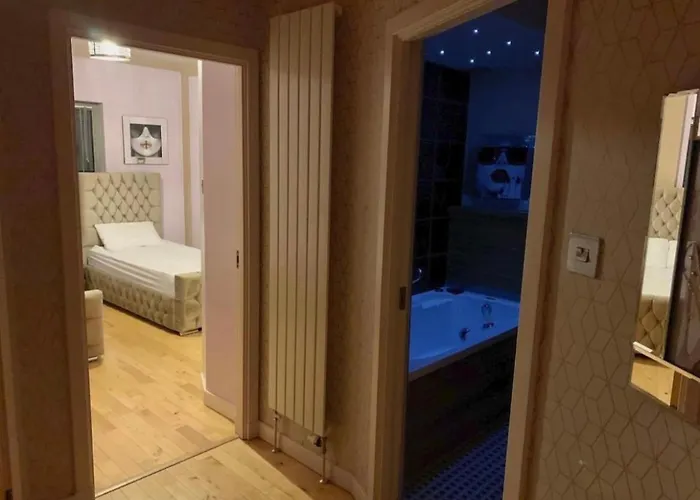 Designer Penthouse With Riverviews - G1 Centre, 3 Bedrooms, 2 Bathrooms, 1 Living / Kitchen. Full Floor, Wrap Around Terrace, Panoramic Views, Off Station / Buchanan Street Apartament Glasgow