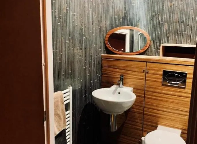 Designer Penthouse With Riverviews - G1 Centre, 3 Bedrooms, 2 Bathrooms, 1 Living / Kitchen. Full Floor, Wrap Around Terrace, Panoramic Views, Off Station / Buchanan Street * Glasgow