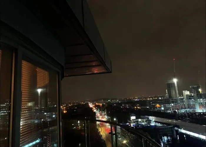 Apartament Designer Penthouse With Riverviews - G1 Centre, 3 Bedrooms, 2 Bathrooms, 1 Living / Kitchen. Full Floor, Wrap Around Terrace, Panoramic Views, Off Station / Buchanan Street Glasgow