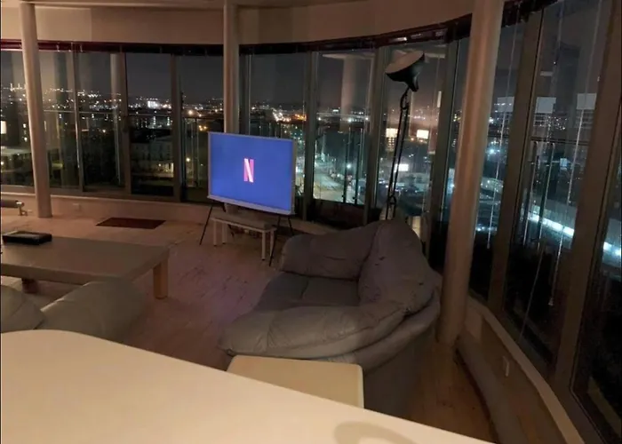 Designer Penthouse With Riverviews - G1 Centre, 3 Bedrooms, 2 Bathrooms, 1 Living / Kitchen. Full Floor, Wrap Around Terrace, Panoramic Views, Off Station / Buchanan Street Appartamento