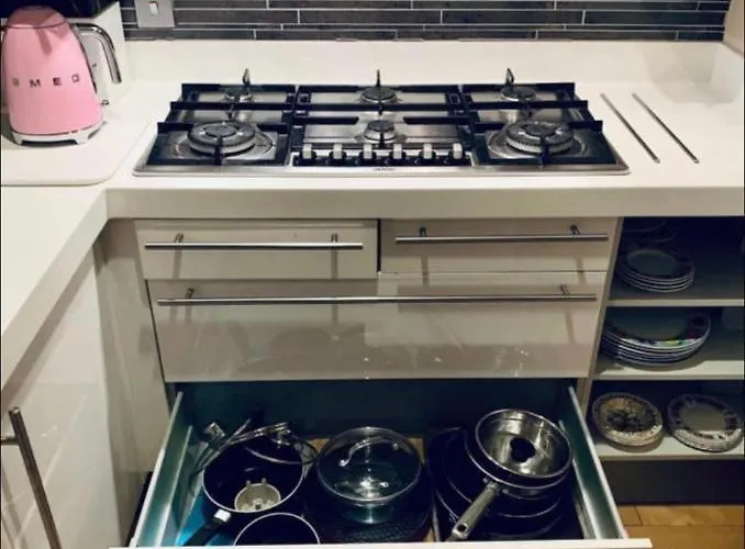 Designer Penthouse With Riverviews - G1 Centre, 3 Bedrooms, 2 Bathrooms, 1 Living / Kitchen. Full Floor, Wrap Around Terrace, Panoramic Views, Off Station / Buchanan Street 公寓