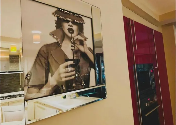 Appartamento Designer Penthouse With Riverviews - G1 Centre, 3 Bedrooms, 2 Bathrooms, 1 Living / Kitchen. Full Floor, Wrap Around Terrace, Panoramic Views, Off Station / Buchanan Street