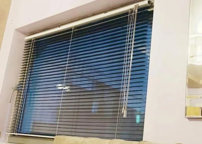 Designer Penthouse With Riverviews - G1 Centre, 3 Bedrooms, 2 Bathrooms, 1 Living / Kitchen. Full Floor, Wrap Around Terrace, Panoramic Views, Off Station / Buchanan Street