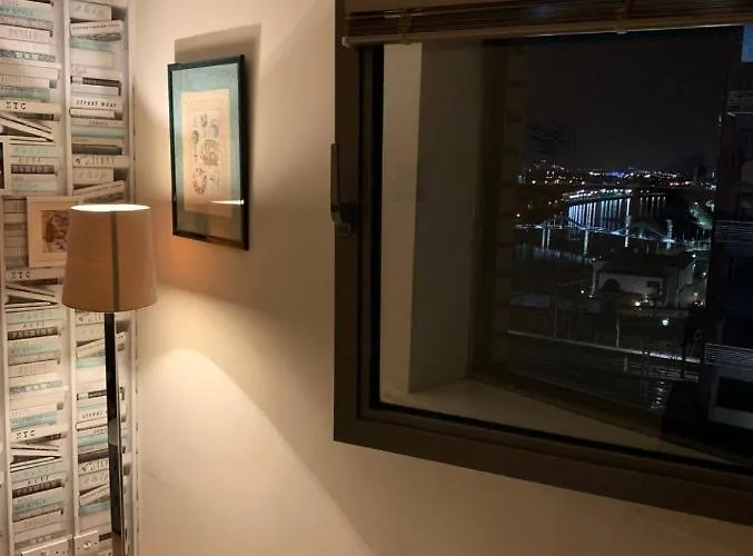 Designer Penthouse With Riverviews - G1 Centre, 3 Bedrooms, 2 Bathrooms, 1 Living / Kitchen. Full Floor, Wrap Around Terrace, Panoramic Views, Off Station / Buchanan Street Glasgow