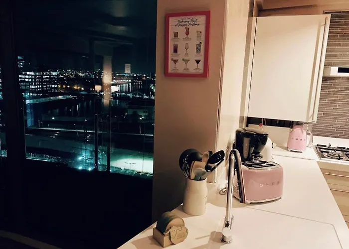 Designer Penthouse With Riverviews - G1 Centre, 3 Bedrooms, 2 Bathrooms, 1 Living / Kitchen. Full Floor, Wrap Around Terrace, Panoramic Views, Off Station / Buchanan Street *