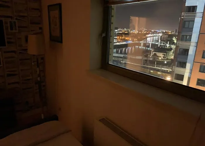 Appartamento Designer Penthouse With Riverviews - G1 Centre, 3 Bedrooms, 2 Bathrooms, 1 Living / Kitchen. Full Floor, Wrap Around Terrace, Panoramic Views, Off Station / Buchanan Street *