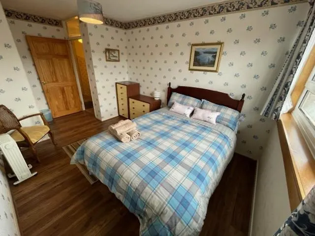 West End Hidden Gem - Modern 2-bedroom With Residents Patio * Glasgow