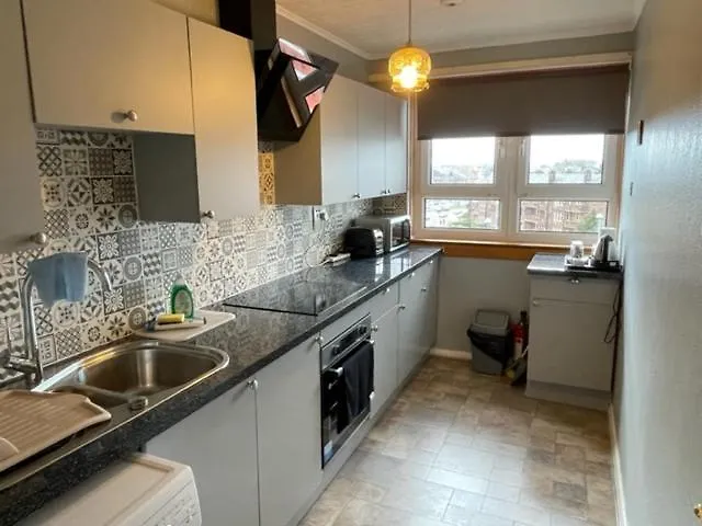 Apartment West End Hidden Gem - Modern 2-bedroom With Residents Patio