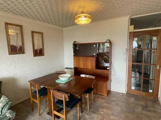 West End Hidden Gem - Modern 2-bedroom With Residents Patio Glasgow