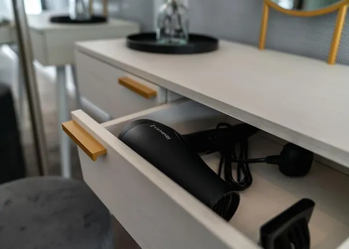 St Georges Cross 1br - Subway On Doorstep -