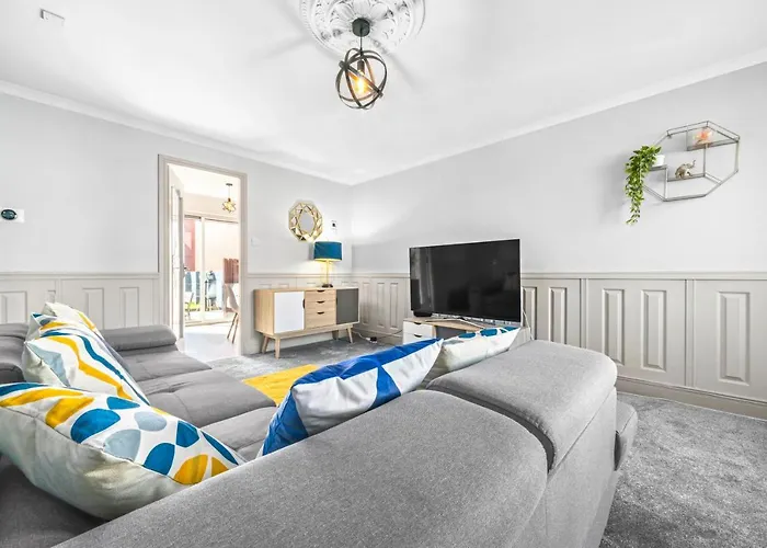 I'm Your Host - Bridgeton House *