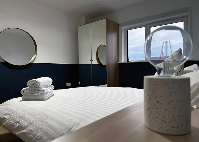 3 Bedroom/3 Bathroom Large Flat Near Ovo Hydro *