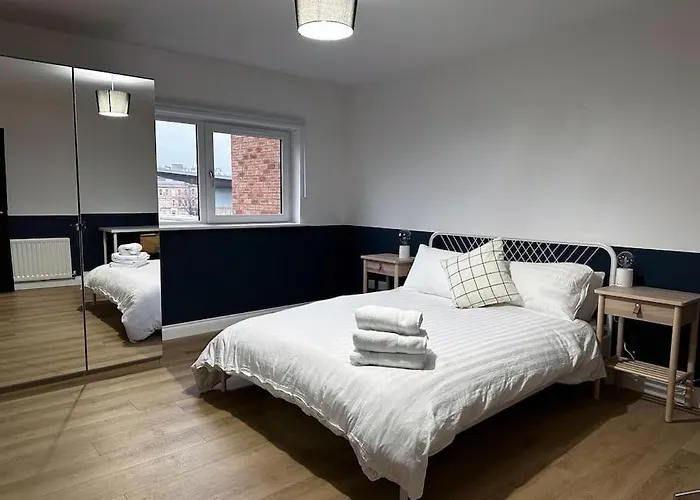 Апартаменты 3 Bedroom/3 Bathroom Large Flat Near Ovo Hydro