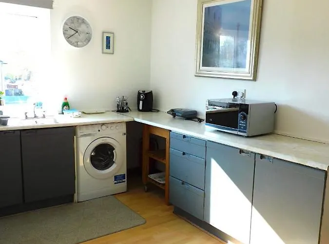 Fab Location 1 Bed Overlooking Глазго