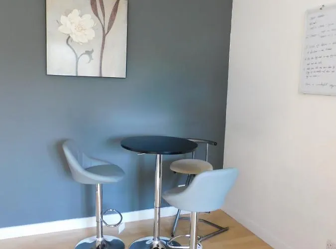 Fab Location 1 Bed Overlooking Апартаменты