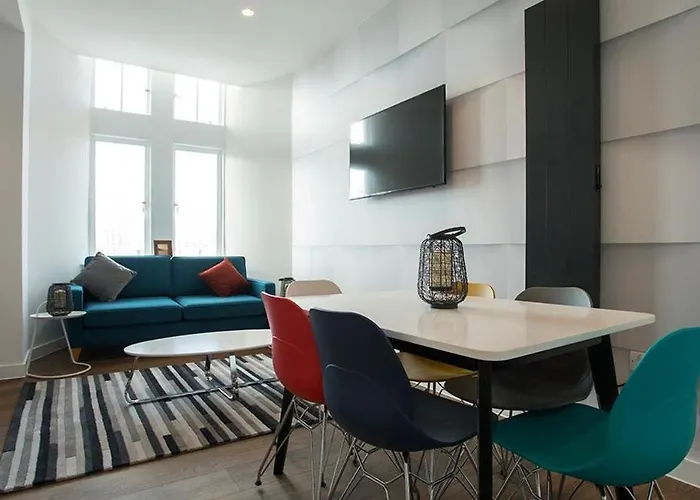 Modern Living At Riverside In The Heart Of * غلاسغو