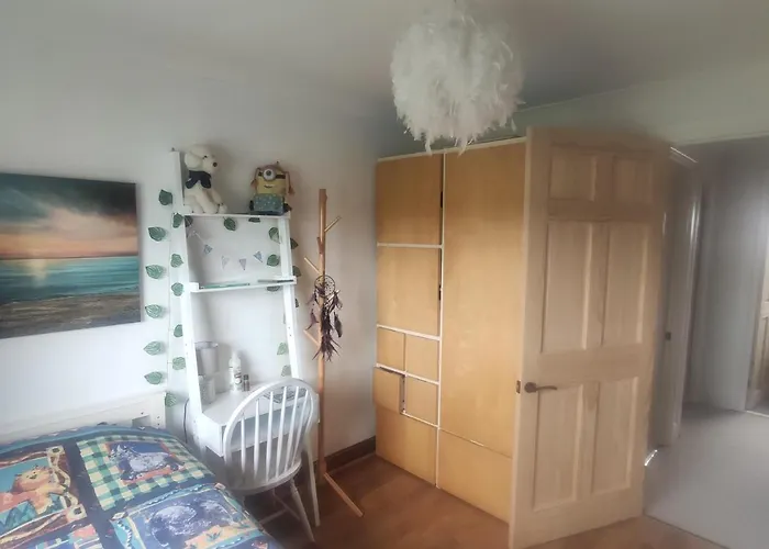 Проживание в семье Single Bedroom In Quiet Neighbourhood Глазго