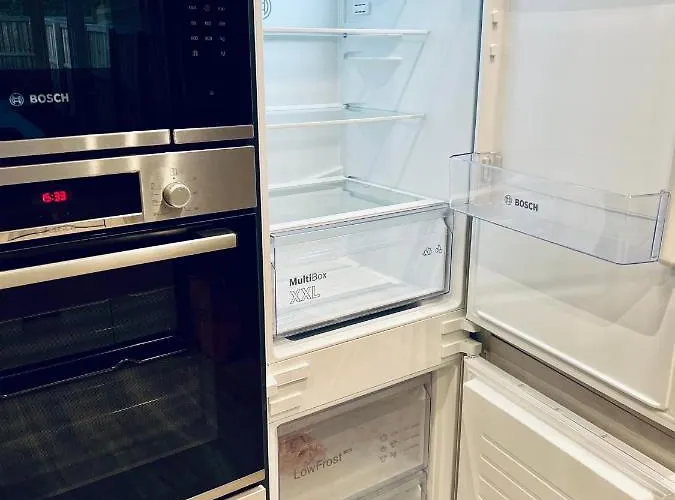 Executive Triplex House, 3 Bedroom 3 Bathrooms 1 Living Kitchen - Huge Terrace For Master Bedroom - Private E Parking Lez Congestion Zone Free - Garden - 5 Mins Drive To Centre Station 度假居 *