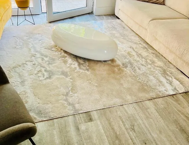 Executive Triplex House, 3 Bedroom 3 Bathrooms 1 Living Kitchen - Huge Terrace For Master Bedroom - Private E Parking Lez Congestion Zone Free - Garden - 5 Mins Drive To Centre Station גלאזגו