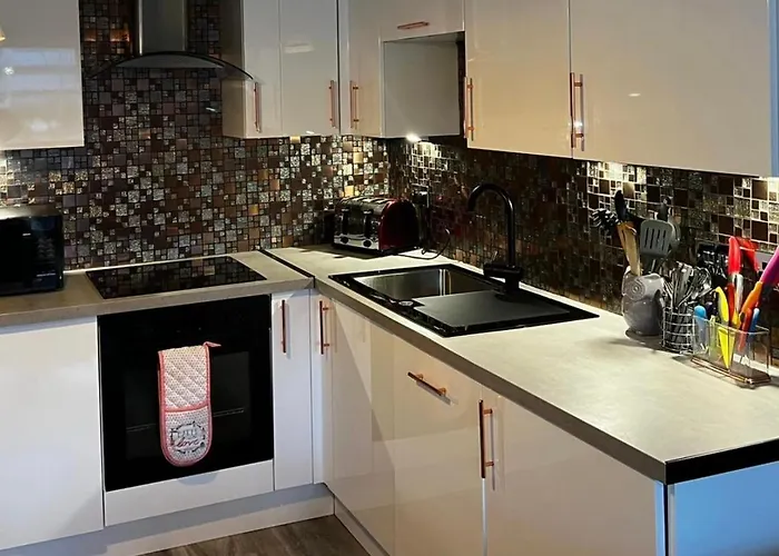 Centre Flat With River Views And Parking