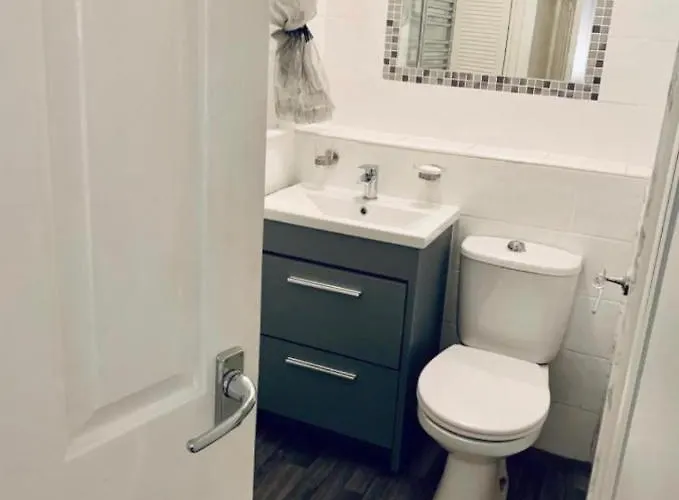 Centre Flat With River Views And Parking Glasgow