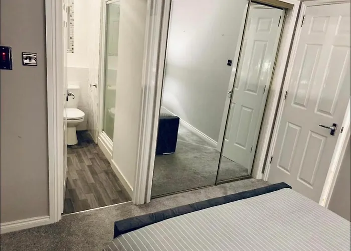 Centre Flat With River Views And Parking Appartamento