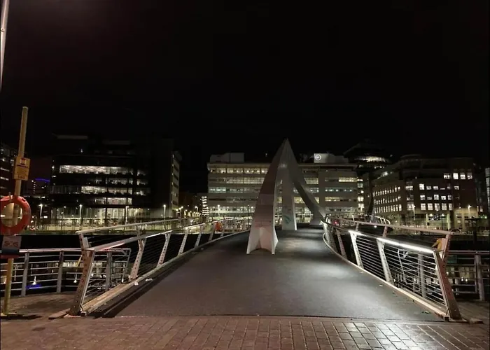 Centre Flat With River Views And Parking * Γλασκώβη