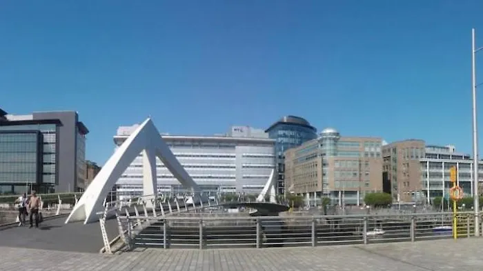 Centre Flat With River Views And Parking * Glasgow