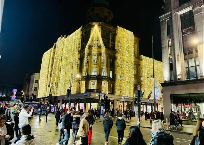 Centre Flat With River Views And Parking Διαμέρισμα *