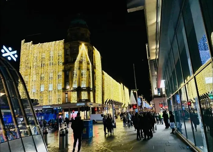 Centre Flat With River Views And Parking Glasgow