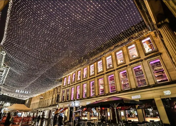 Centre Flat With River Views And Parking