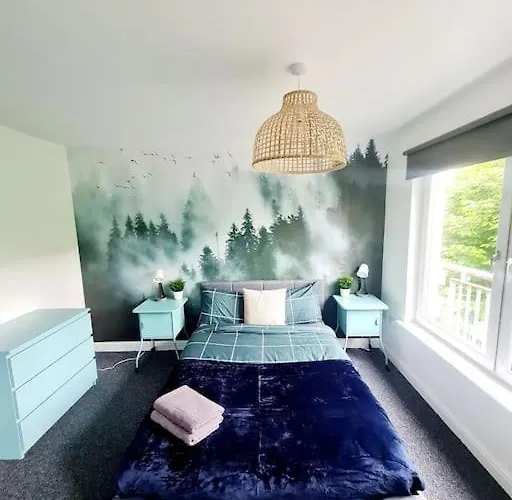 Дом отдыха Spacious 5bed House, Free Parking, No Party ! Глазго