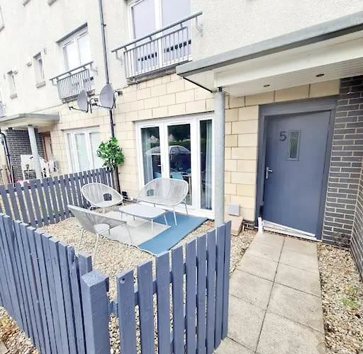 Holiday home Spacious 5bed House, Free Parking, No Party !