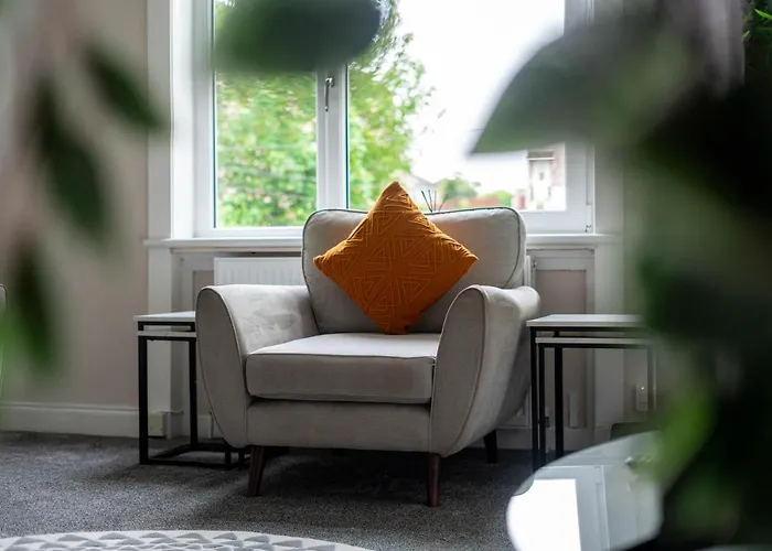 Apartament 4 Bedrooms Homely House - Sleeps 6 Comfortably With 6 Double Beds,glasgow, Free Street Parking, Business Travellers, Contractors, & Holiday-goers, Near Major Transport Links In & Centre, Perfect For Common Wealth Games 2026 *