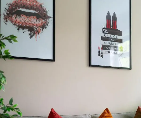 4 Bedrooms Homely House - Sleeps 6 Comfortably With 6 Double Beds,glasgow, Free Street Parking, Business Travellers, Contractors, & Holiday-goers, Near Major Transport Links In & Centre, Perfect For Common Wealth Games 2026 Lägenhet Glasgow