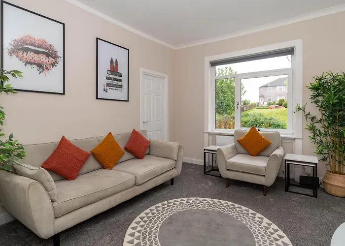 Appartement 4 Bedrooms Homely House - Sleeps 6 Comfortably With 6 Double Beds,glasgow, Free Street Parking, Business Travellers, Contractors, & Holiday-goers, Near Major Transport Links In & Centre, Perfect For Common Wealth Games 2026 Glasgow