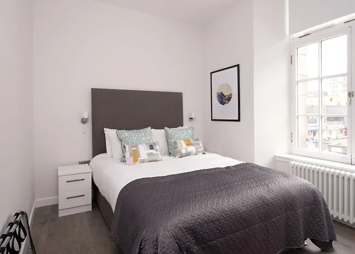 Glassford Apartman *