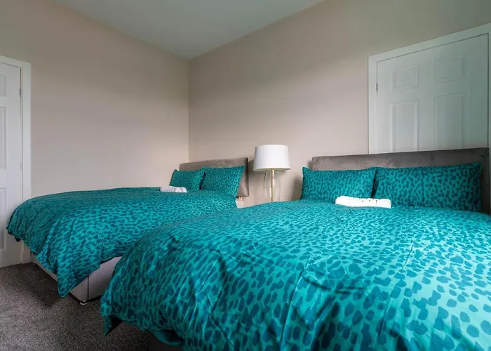 4 Bedrooms Homely House - Sleeps 6 Comfortably With 6 Double Beds,glasgow, Free Street Parking, Business Travellers, Contractors, & Holiday-goers, Near Major Transport Links In & Centre, Perfect For Common Wealth Games 2026 公寓