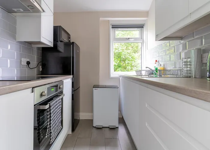 4 Bedrooms Homely House - Sleeps 6 Comfortably With 6 Double Beds,glasgow, Free Street Parking, Business Travellers, Contractors, & Holiday-goers, Near Major Transport Links In & Centre, Perfect For Common Wealth Games 2026 Lägenhet
