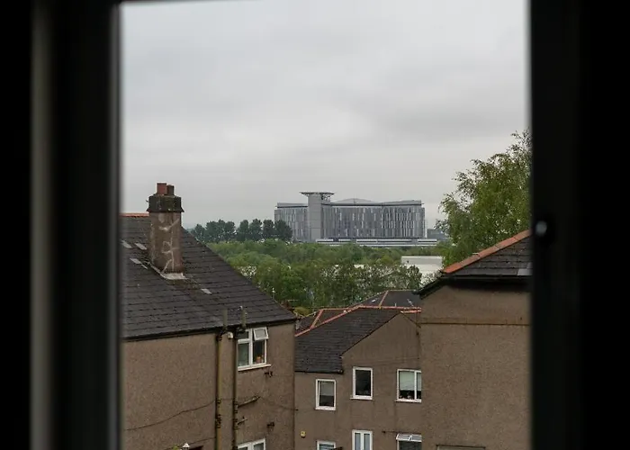 4 Bedrooms Homely House - Sleeps 6 Comfortably With 6 Double Beds,glasgow, Free Street Parking, Business Travellers, Contractors, & Holiday-goers, Near Major Transport Links In & Centre, Perfect For Common Wealth Games 2026 *