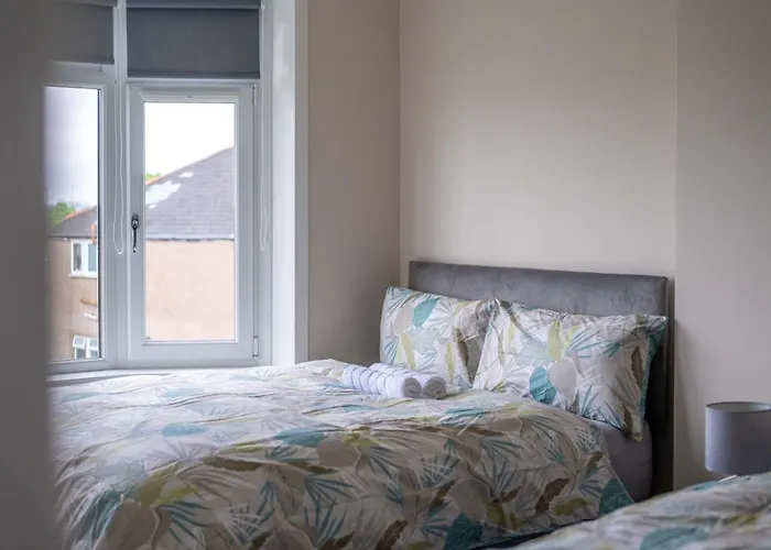 4 Bedrooms Homely House - Sleeps 6 Comfortably With 6 Double Beds,glasgow, Free Street Parking, Business Travellers, Contractors, & Holiday-goers, Near Major Transport Links In & Centre, Perfect For Common Wealth Games 2026 * 格拉斯哥
