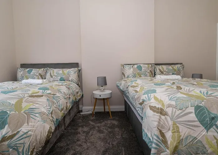 公寓 4 Bedrooms Homely House - Sleeps 6 Comfortably With 6 Double Beds,glasgow, Free Street Parking, Business Travellers, Contractors, & Holiday-goers, Near Major Transport Links In & Centre, Perfect For Common Wealth Games 2026 *