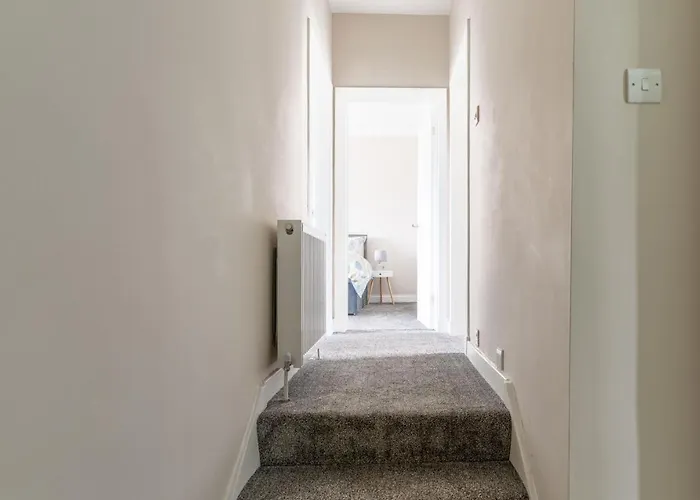 4 Bedrooms Homely House - Sleeps 6 Comfortably With 6 Double Beds,glasgow, Free Street Parking, Business Travellers, Contractors, & Holiday-goers, Near Major Transport Links In & Centre, Perfect For Common Wealth Games 2026 * 格拉斯哥