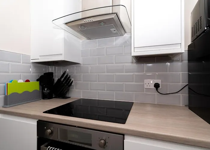 4 Bedrooms Homely House - Sleeps 6 Comfortably With 6 Double Beds,glasgow, Free Street Parking, Business Travellers, Contractors, & Holiday-goers, Near Major Transport Links In & Centre, Perfect For Common Wealth Games 2026 Appartement *